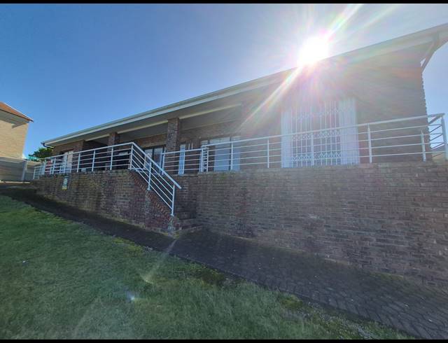 5 BEDROOM HOUSE FOR SALE IN DANA BAY